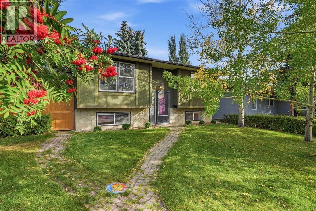256 Silverview Way NW, Calgary, Alberta, T3B3K3