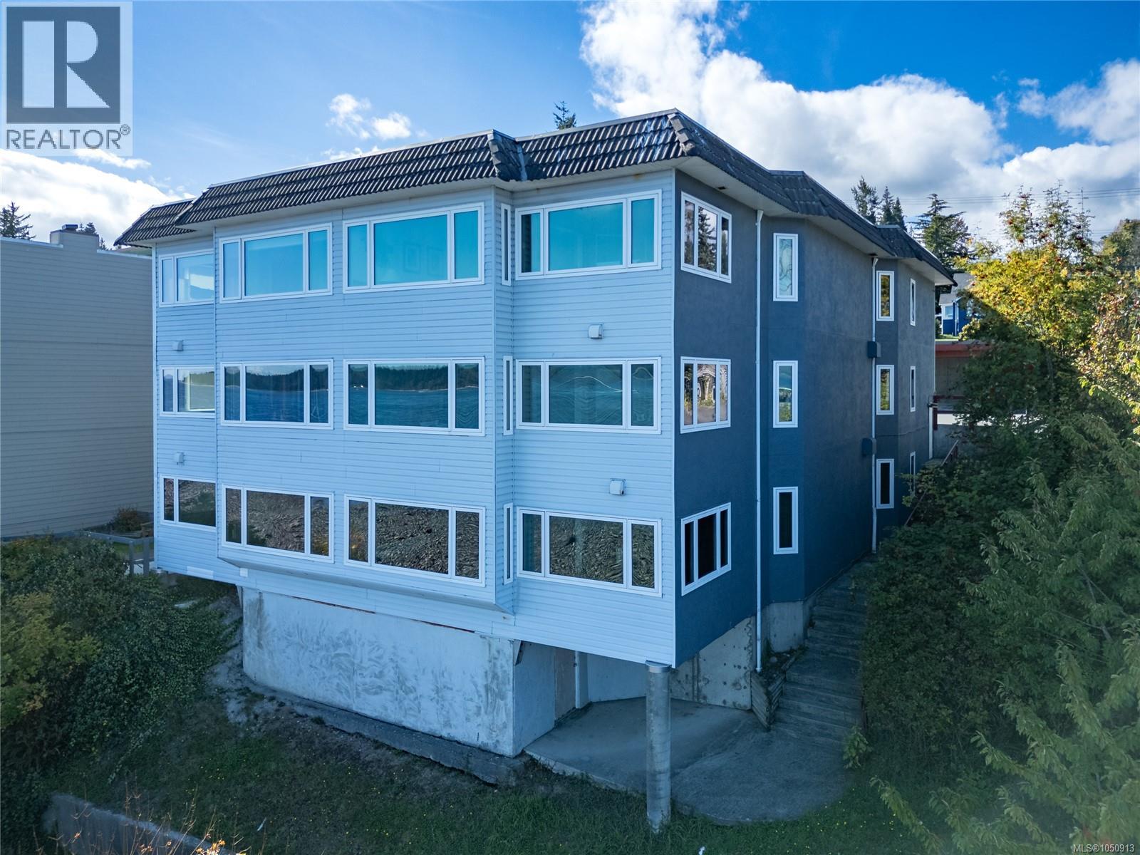 #3 553 Island Hwy N - 61