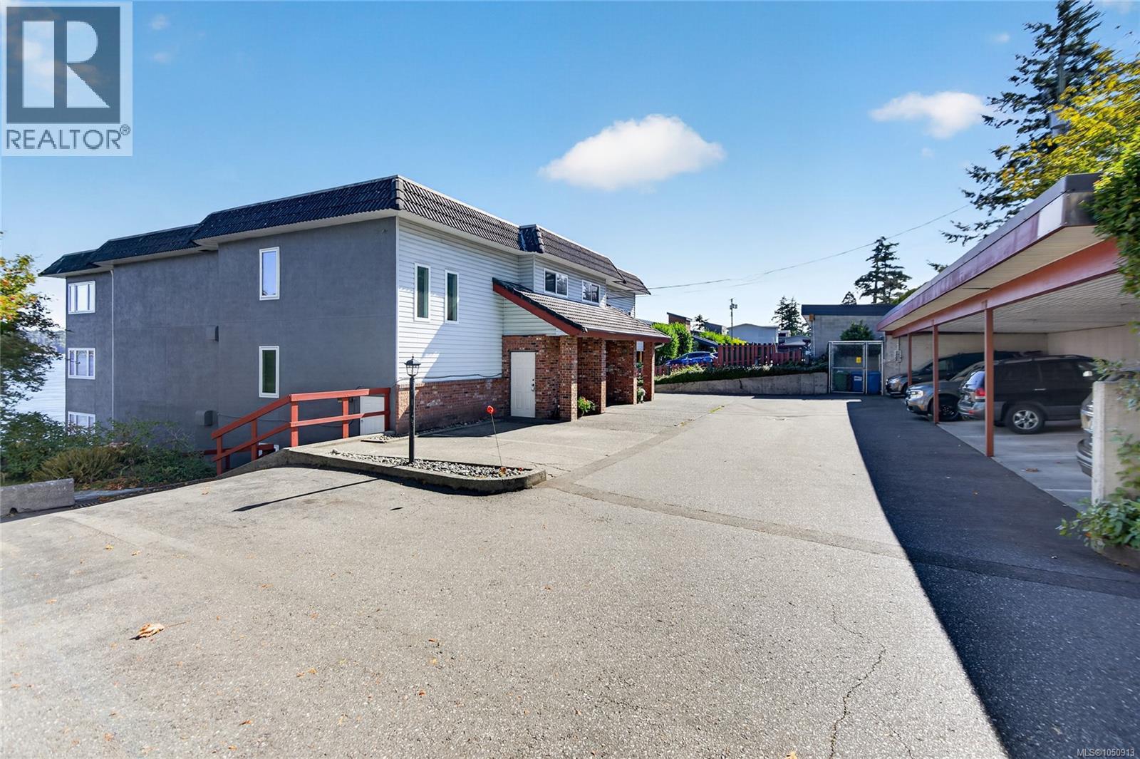 #3 553 Island Hwy N - 53