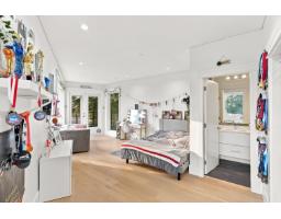 15472 Buena Vista Avenue, White Rock, BC V4B1Z1 Photo 23