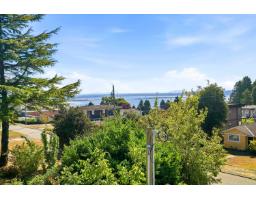 15472 Buena Vista Avenue, White Rock, BC V4B1Z1 Photo 12