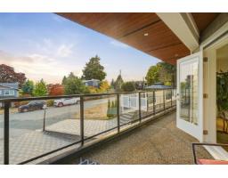 15472 Buena Vista Avenue, White Rock, BC V4B1Z1 Photo 13