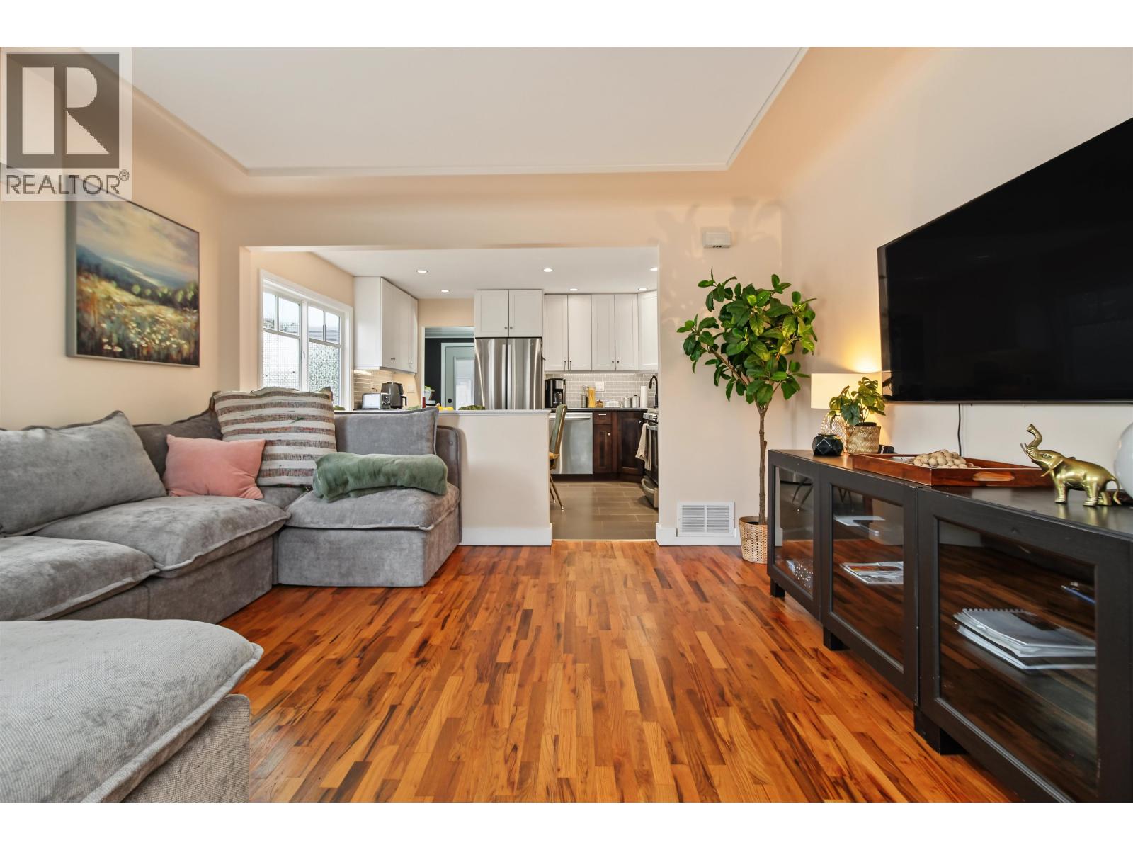 920 CHILLIWACK Street, New Westminster, British Columbia, V3L4V5, New Westminster, British Columbia — photo 5 of 5