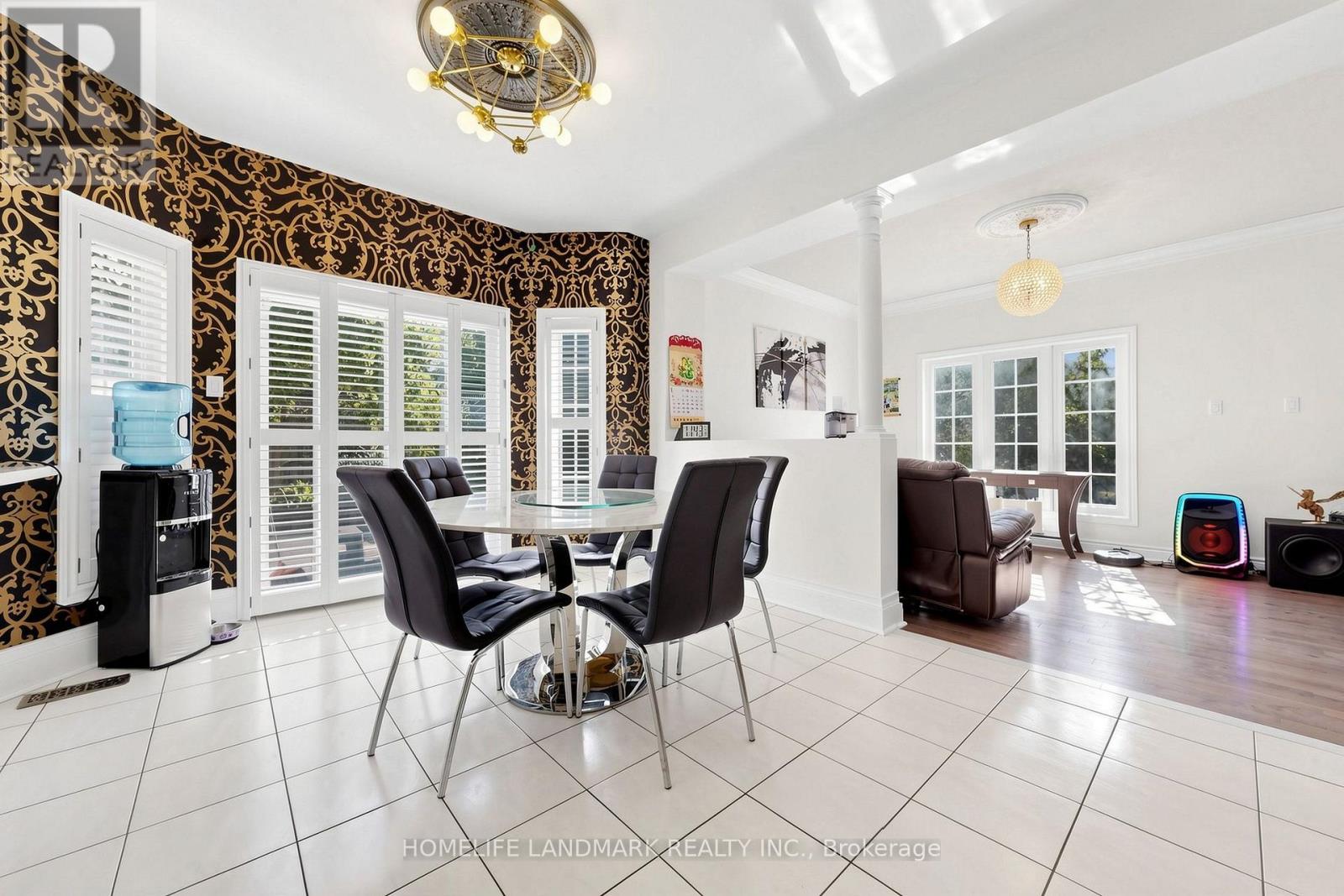 1 TRENT STREET, Aurora (Bayview Wellington) — photo 9