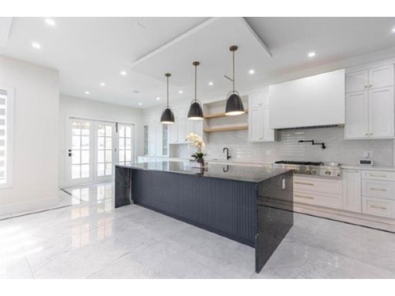 Photo of 5579 136B STREET 12