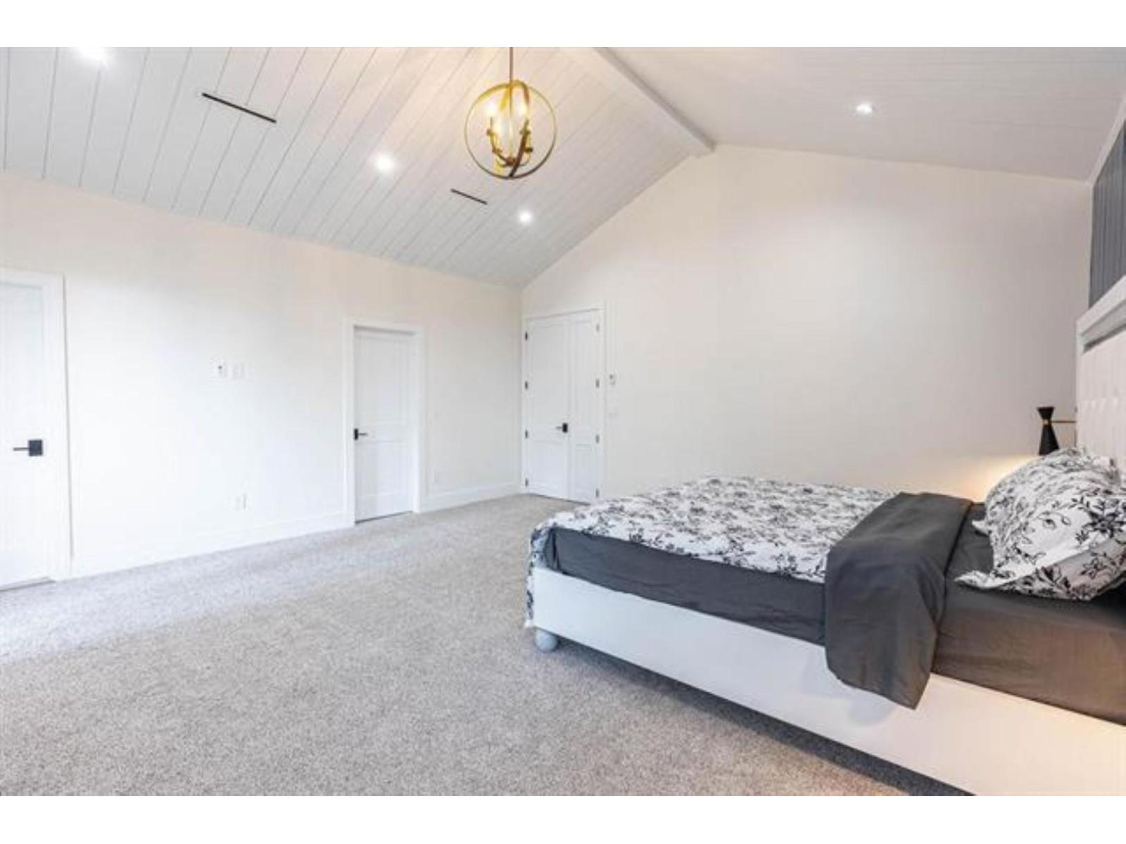 Photo of 5579 136B STREET 16