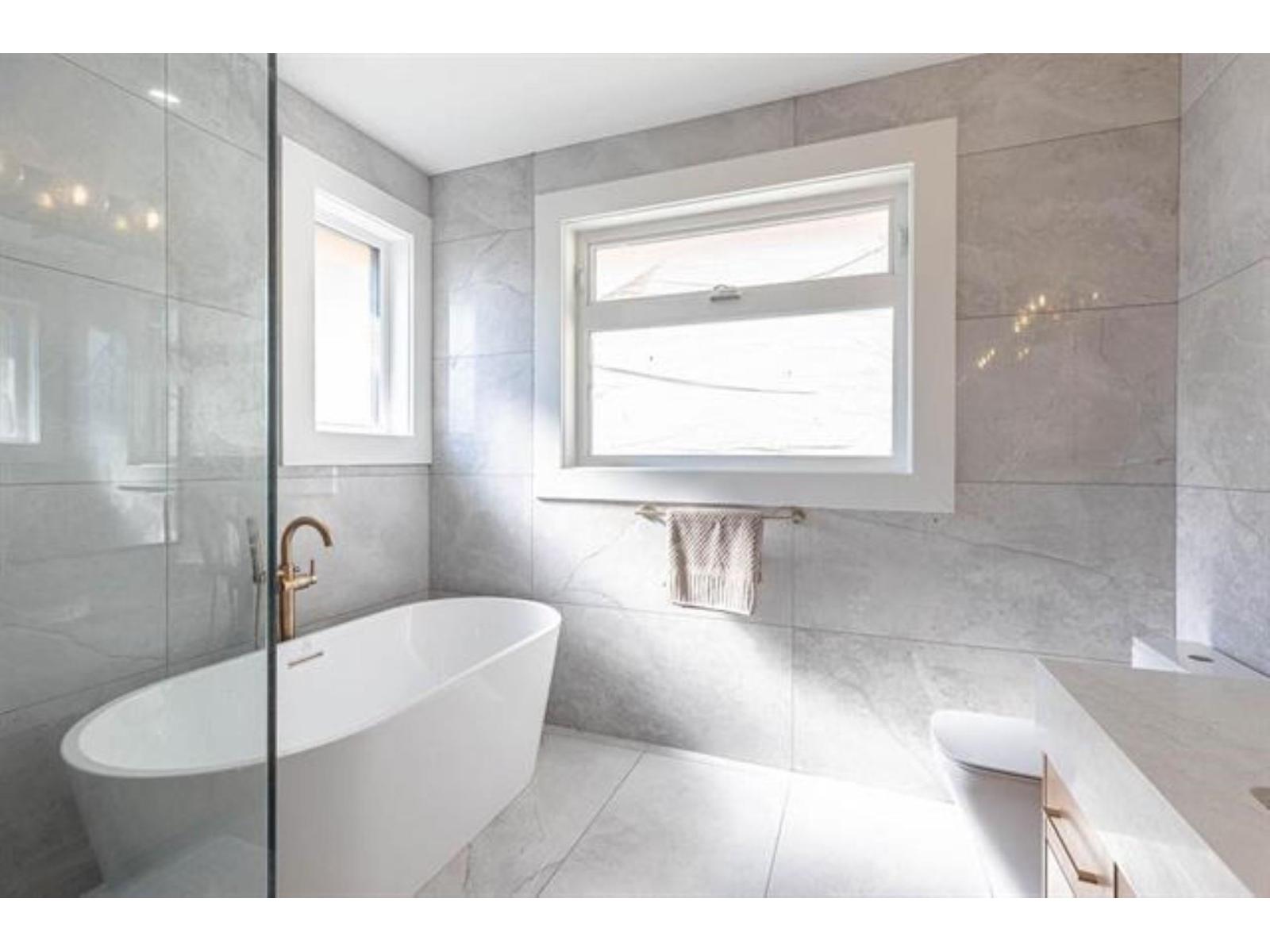 Photo of 5579 136B STREET 21