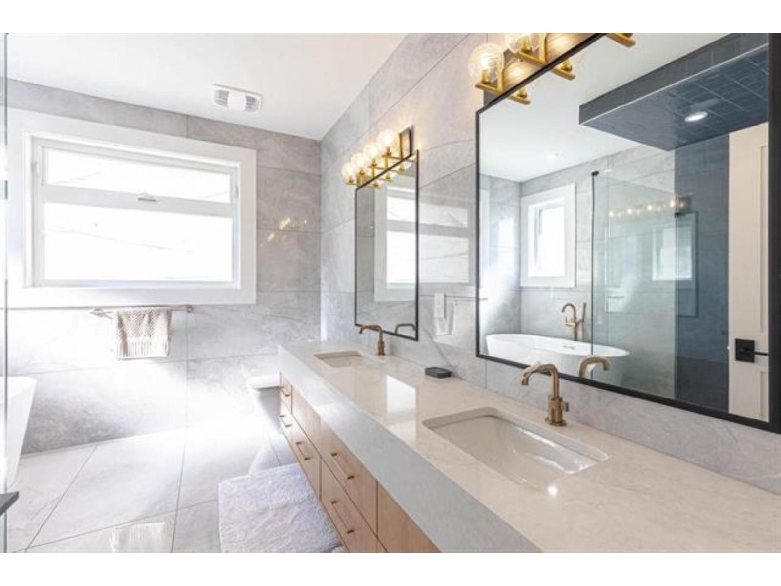 Photo of 5579 136B STREET 18