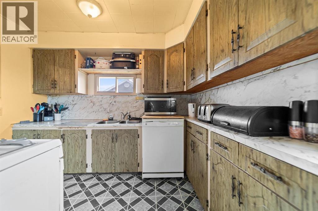 180 1 Street S - 11