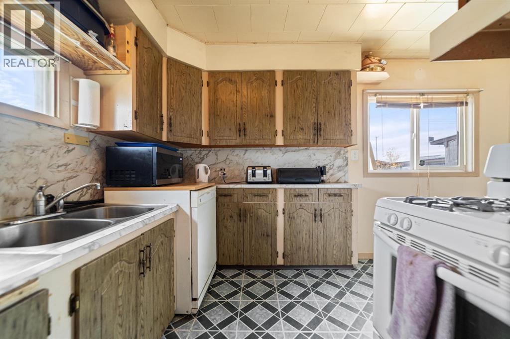 Listing photo – 180 1 Street S, Edberg