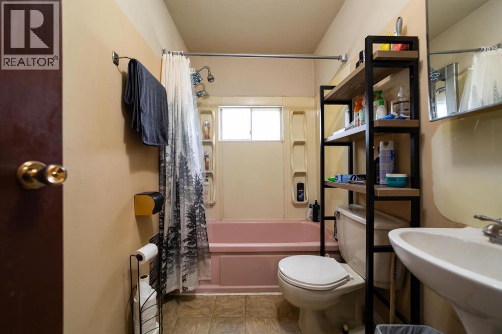 Listing photo – 180 1 Street S, Edberg