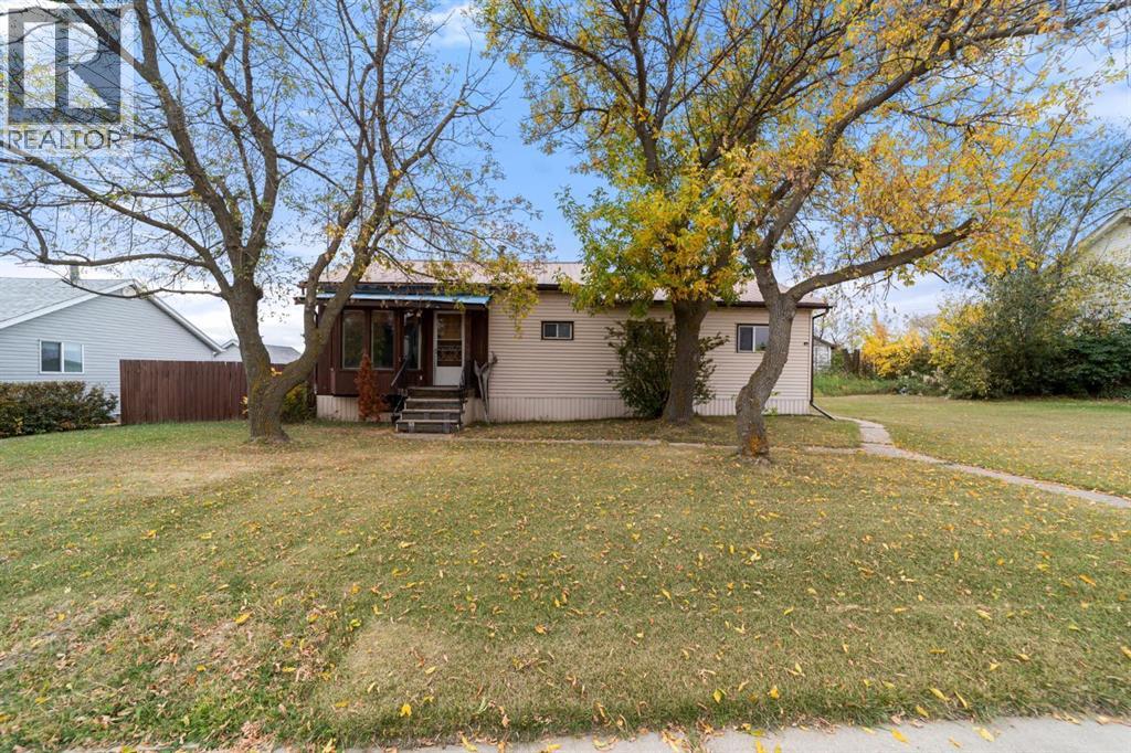 Listing photo – 180 1 Street S, Edberg