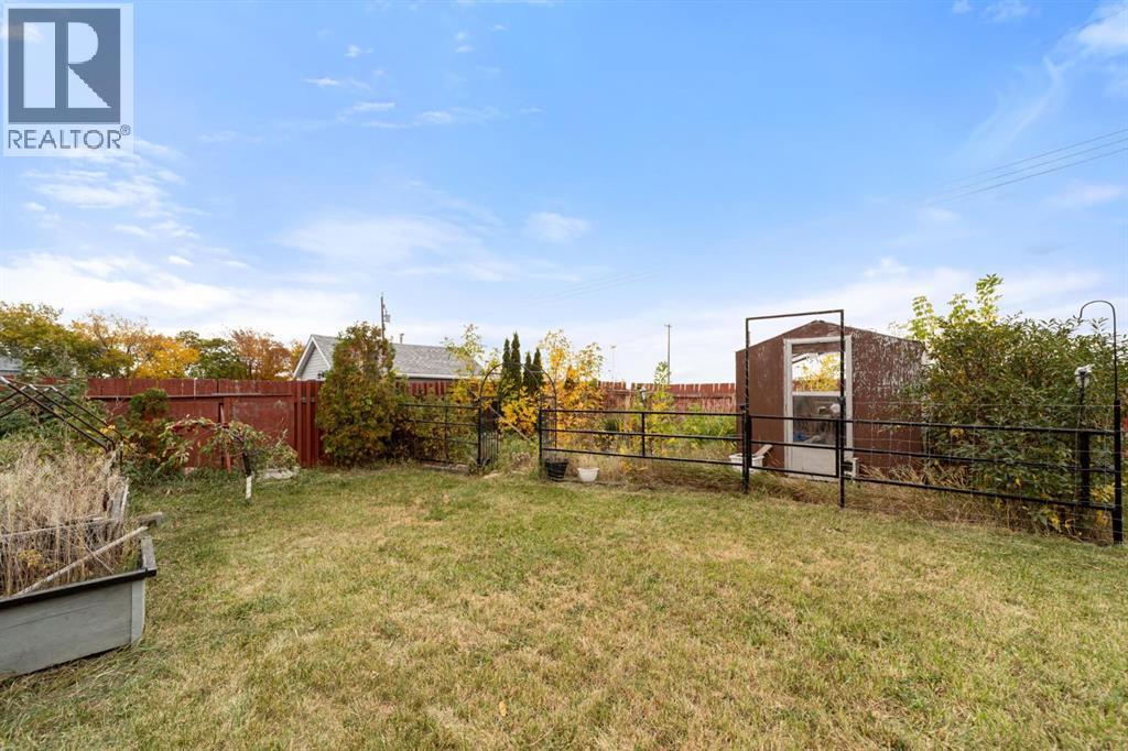 Listing photo – 180 1 Street S, Edberg