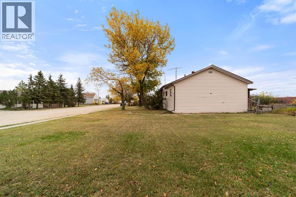 Listing photo – 180 1 Street S, Edberg