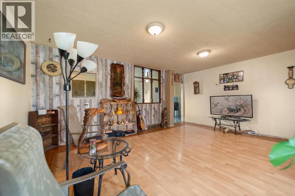 Listing photo – 180 1 Street S, Edberg