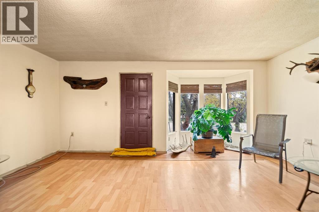 Listing photo – 180 1 Street S, Edberg