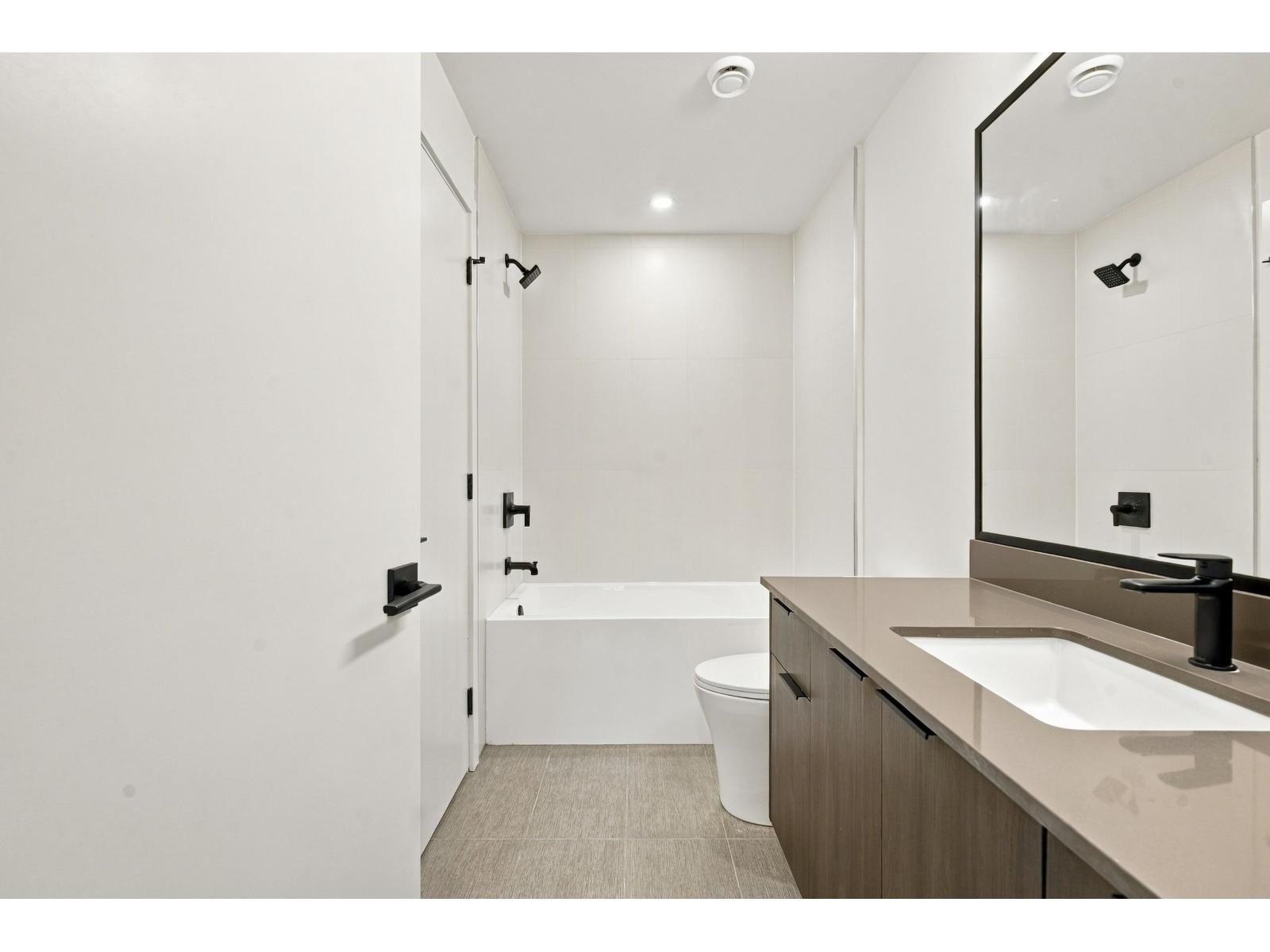 Photo of 211 14398 60 AVENUE 10
