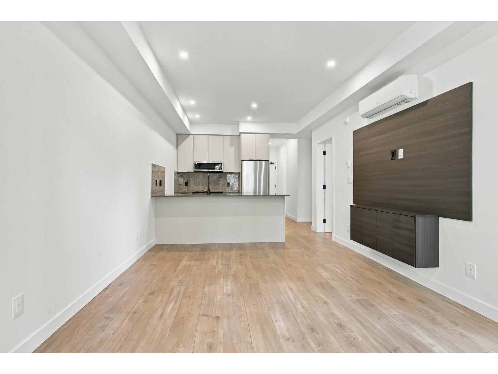Photo of 211 14398 60 AVENUE 5