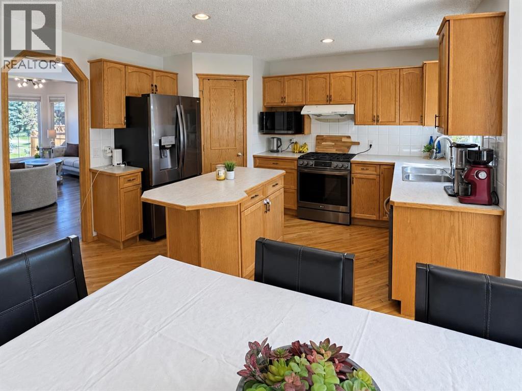 513 Sierra Madre Court SW, Calgary, Alberta, T3H3H5 — thumbnail 7