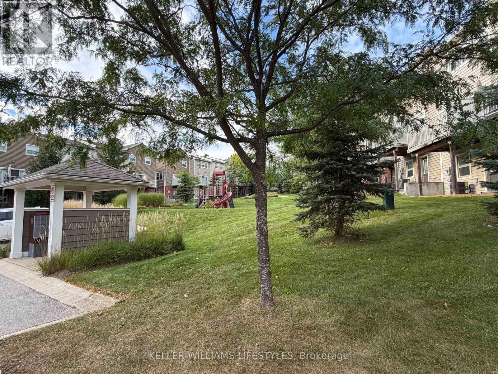 #59 1850 BEAVERBROOK AVENUE - 28