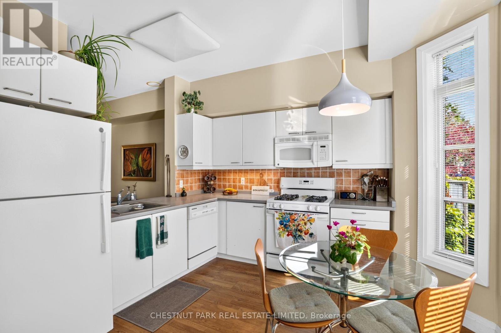47 SHAFTESBURY AVENUE - 14