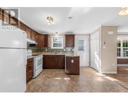 549 Thorn Avenue, Beaver Bank, NS B4E1P8 Photo 6