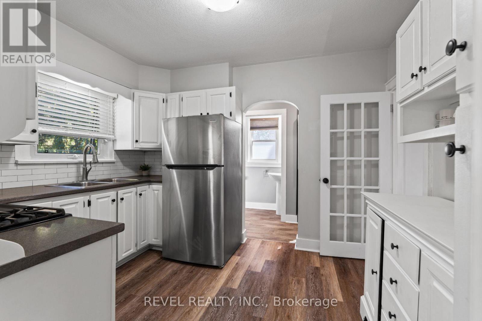 33 MIDDLETON STREET - 11