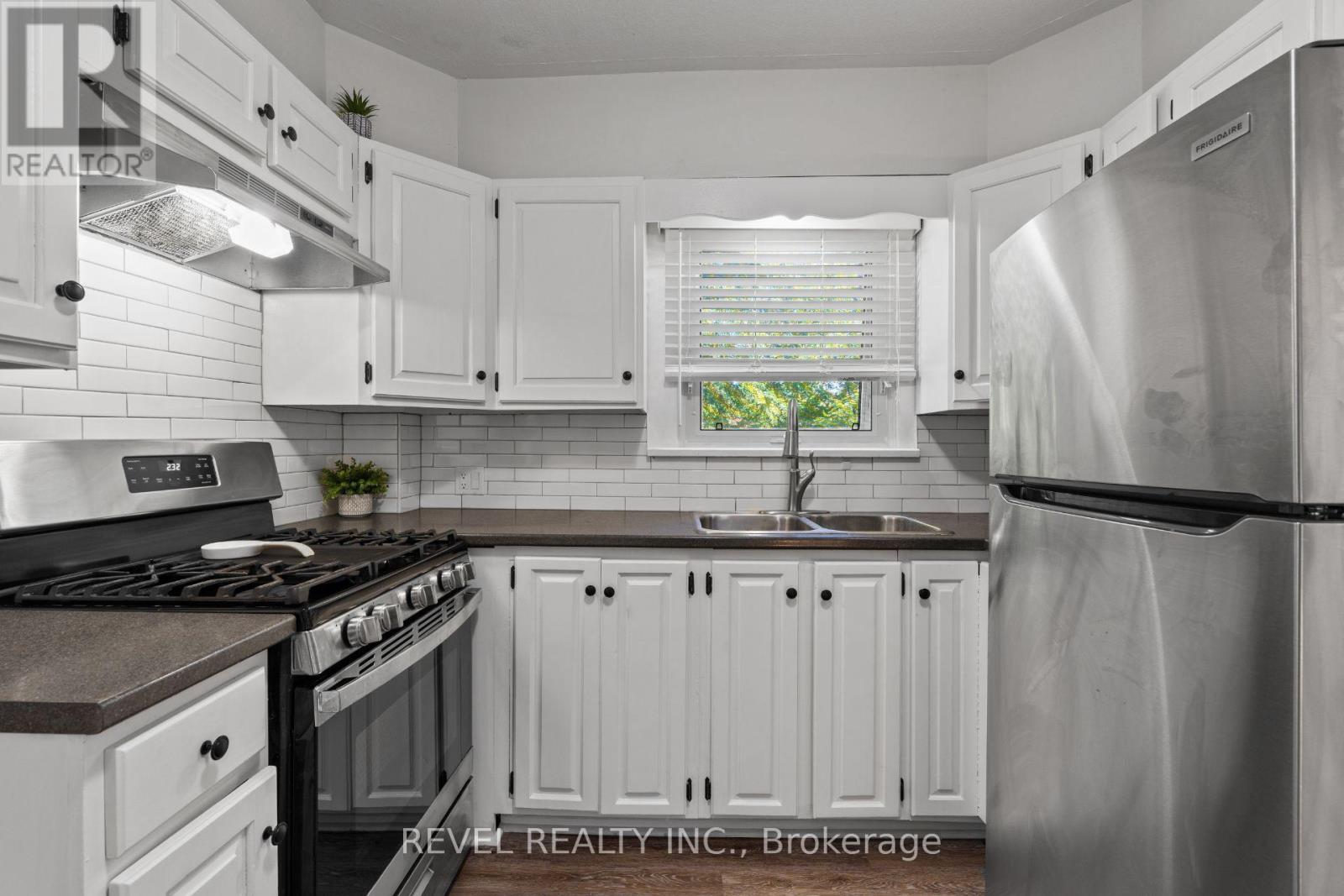 33 MIDDLETON STREET - 13