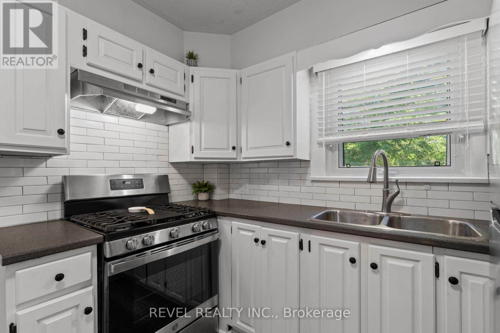 33 MIDDLETON STREET - 14