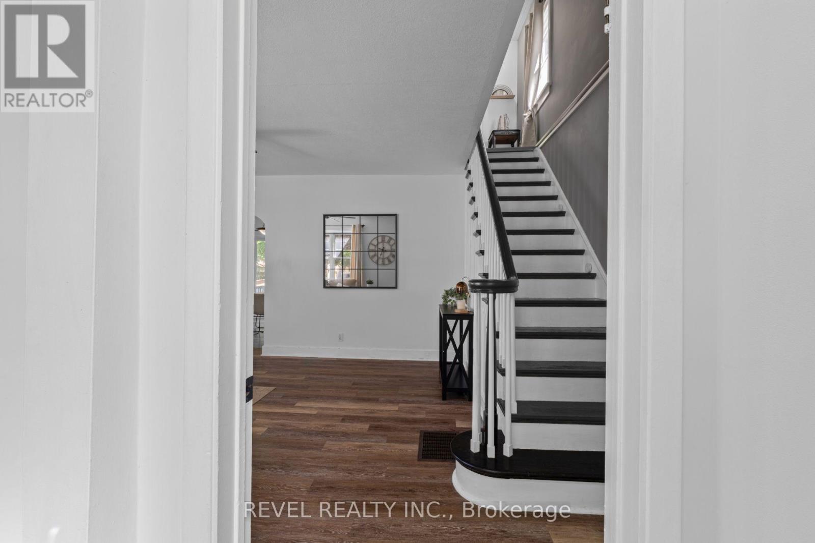 33 MIDDLETON STREET - 18