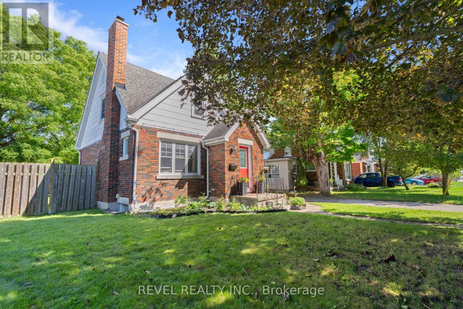 33 MIDDLETON STREET — photo 2