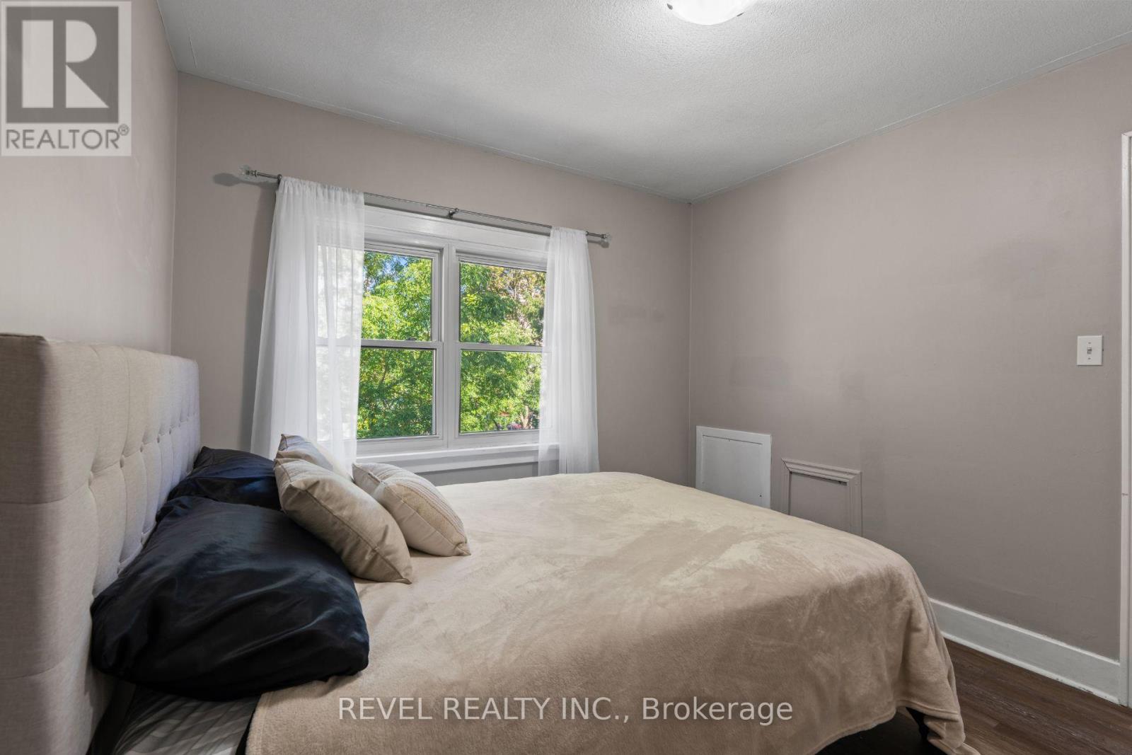 33 MIDDLETON STREET - 24