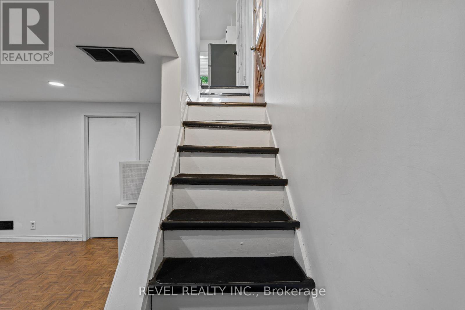 33 MIDDLETON STREET - 27
