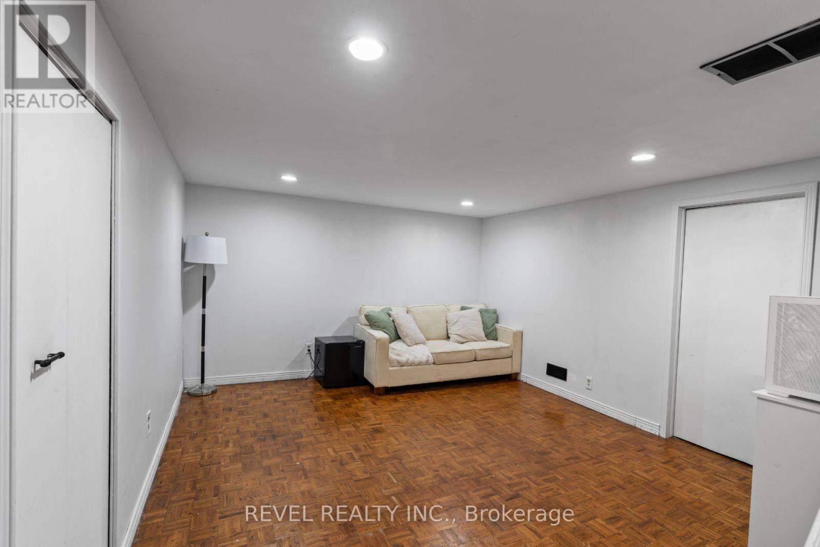 33 MIDDLETON STREET - 29