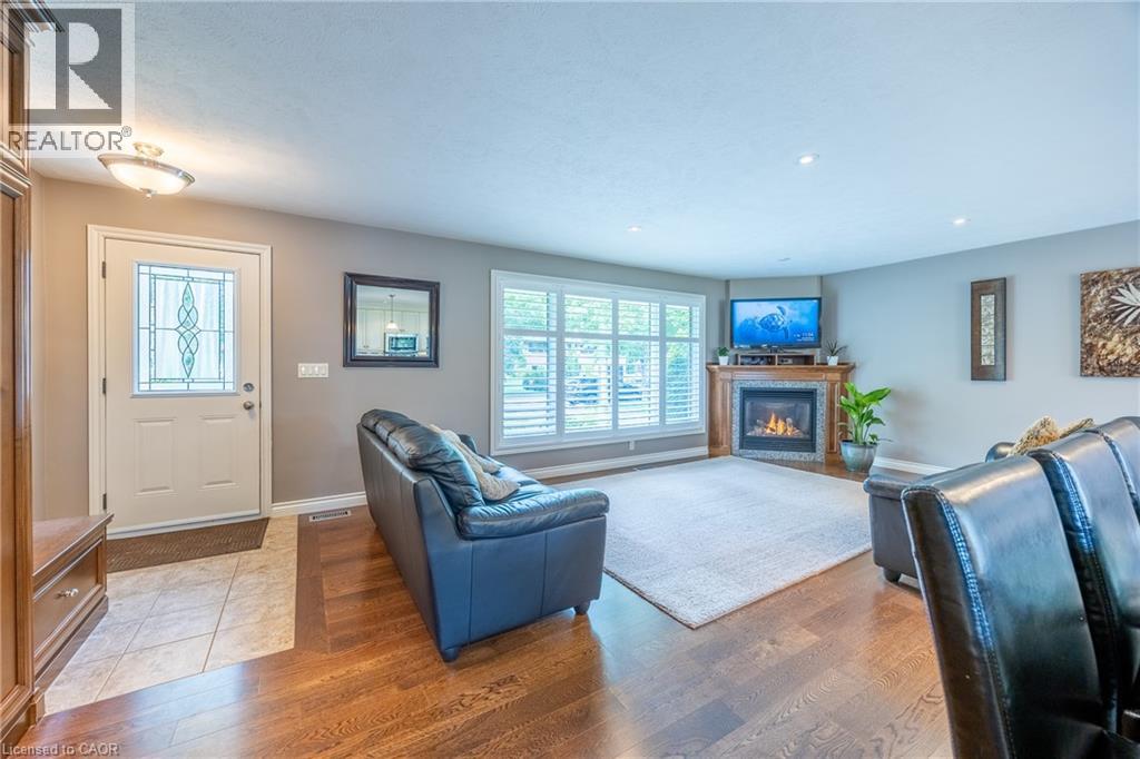 43 BERKLEY Crescent - 2