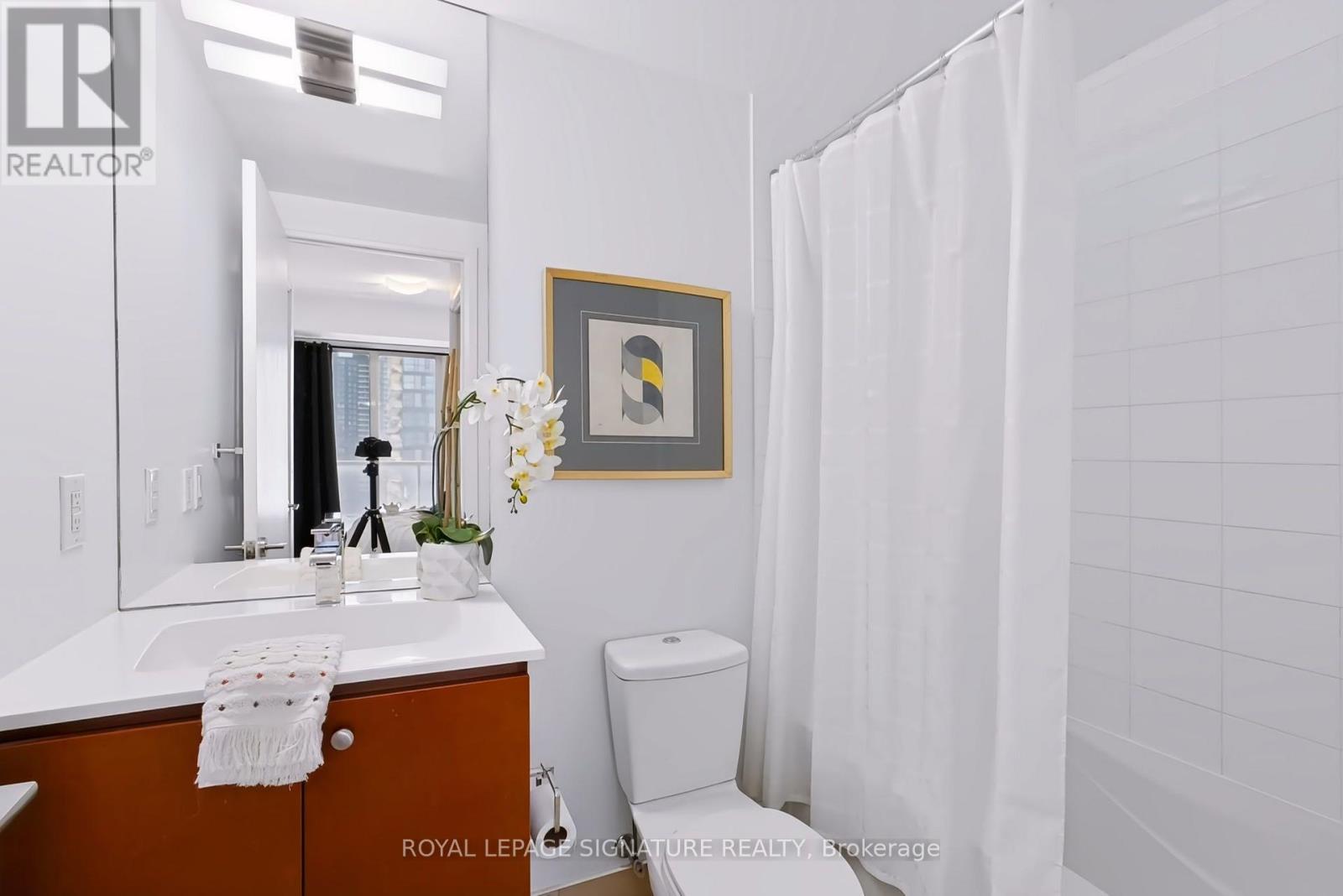 #1405 25 COLE STREET - Image 23