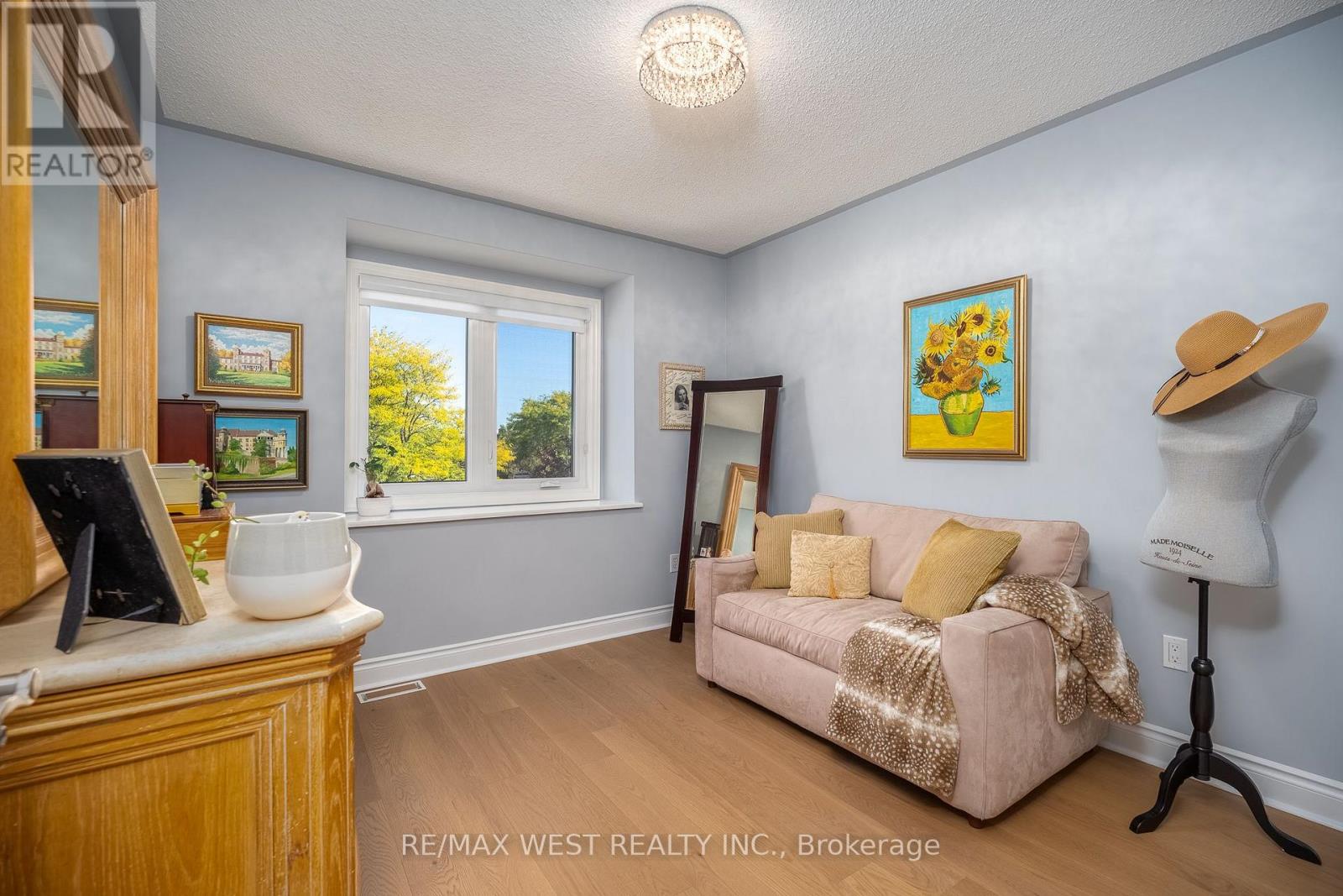 1246 OLD OAK DRIVE - Image 27