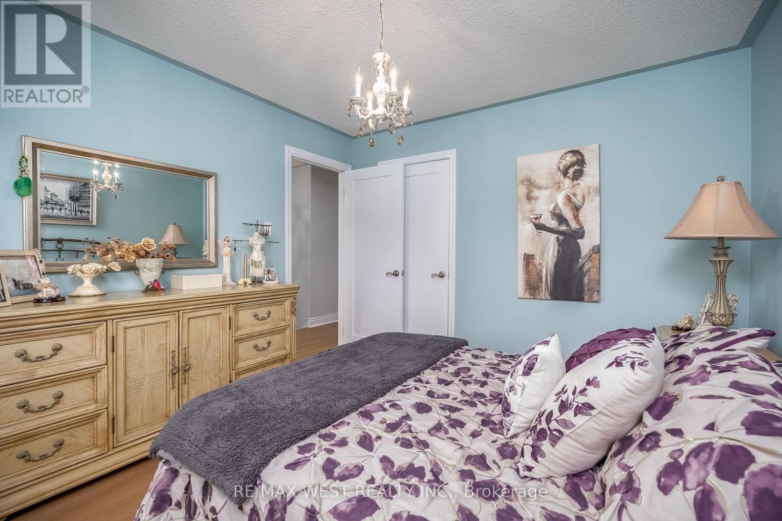1246 OLD OAK DRIVE - Image 26