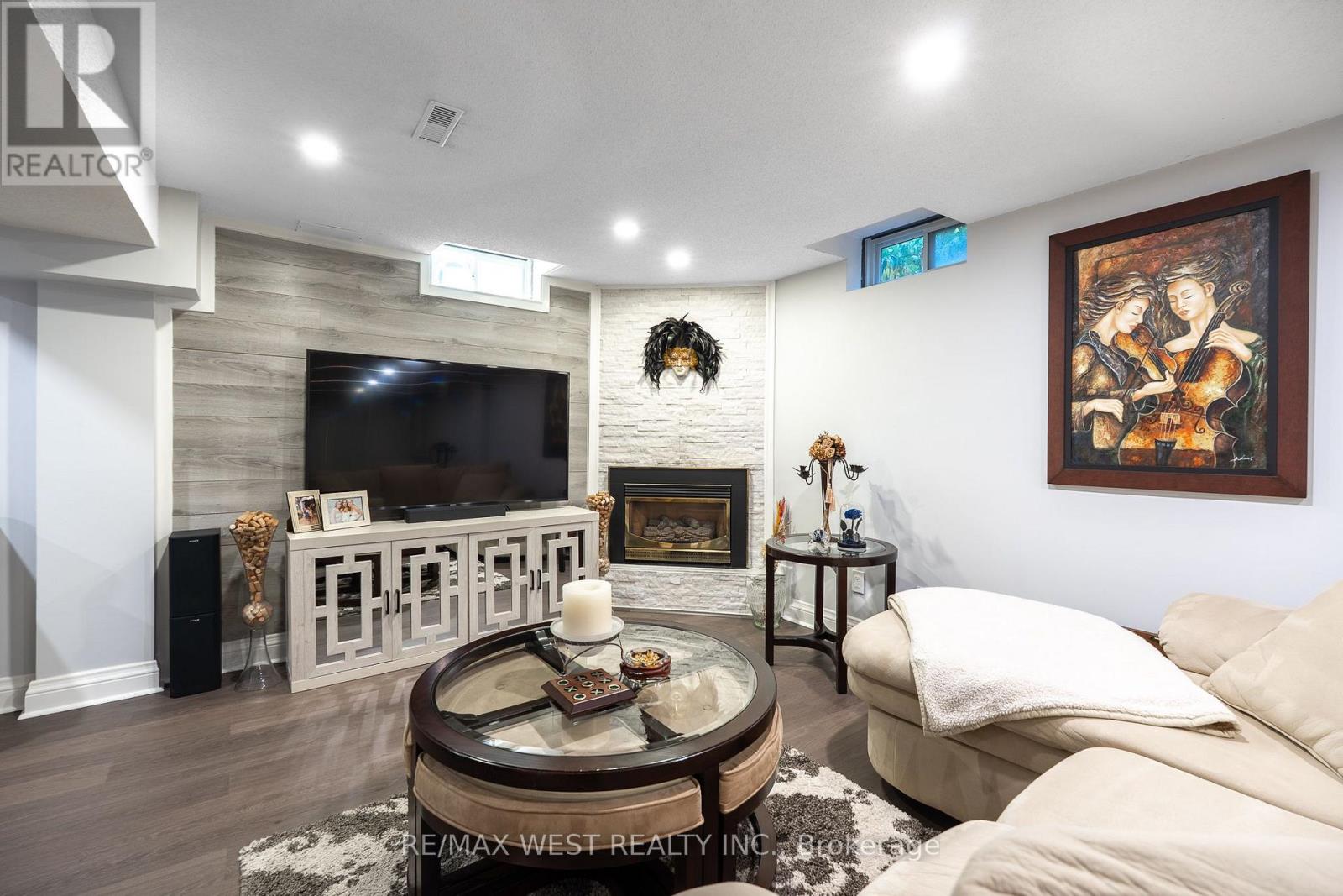 1246 OLD OAK DRIVE - Image 31