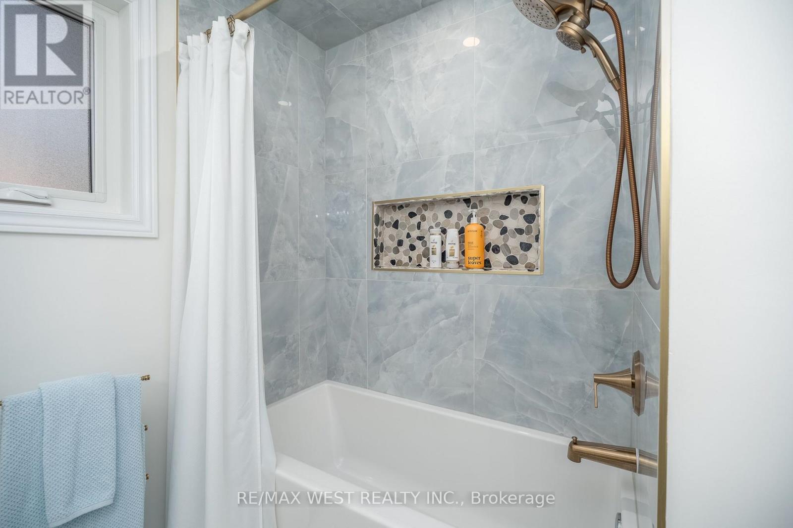 1246 OLD OAK DRIVE - Image 29