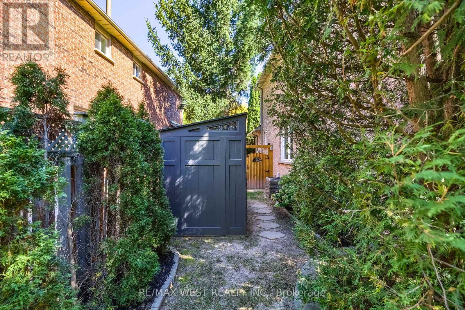 1246 OLD OAK DRIVE - 43