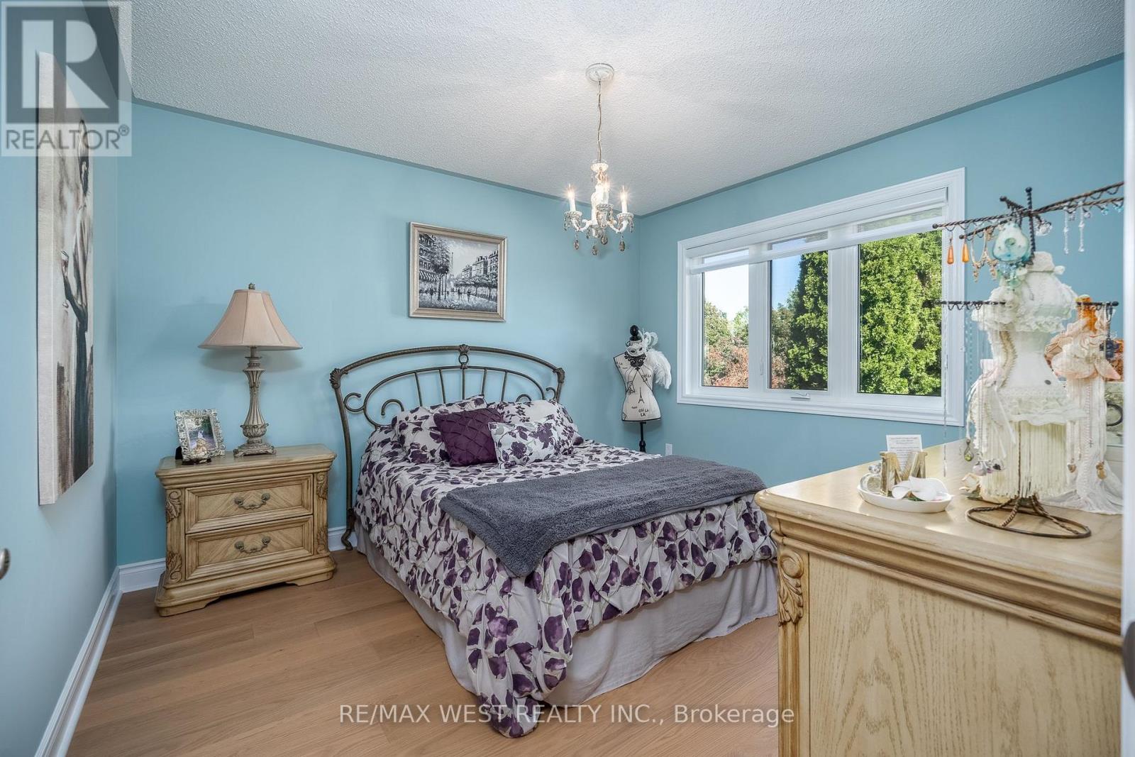 1246 OLD OAK DRIVE - Image 25