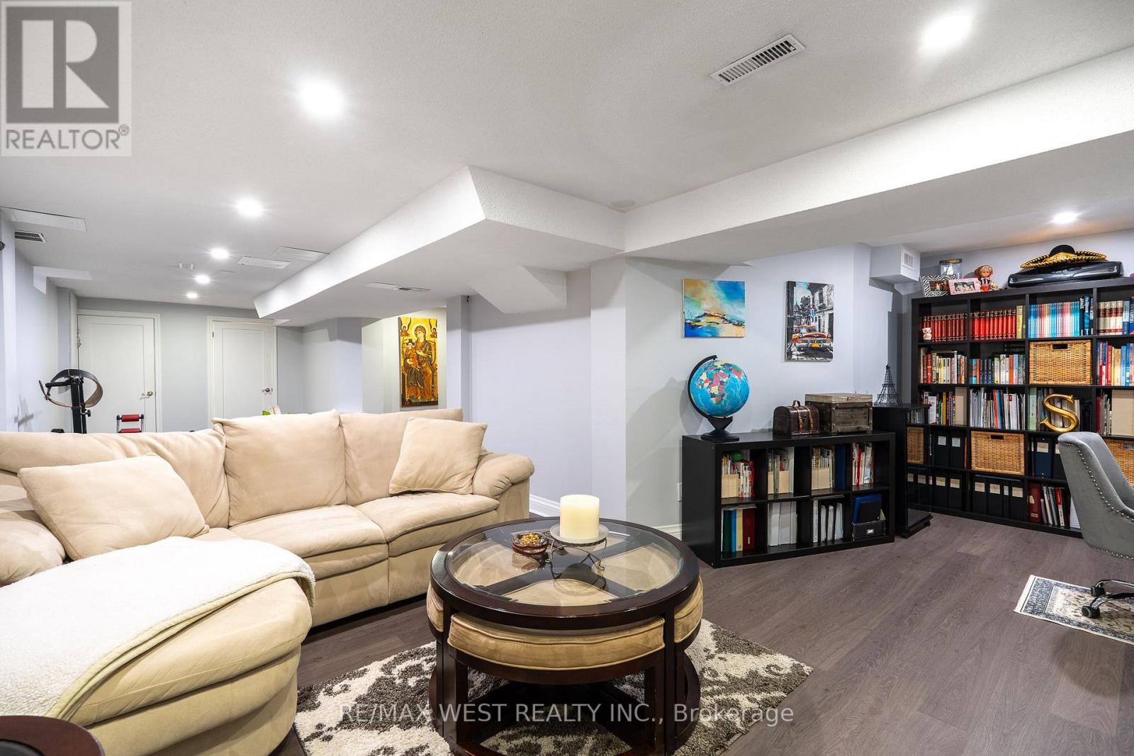 1246 OLD OAK DRIVE - Image 34