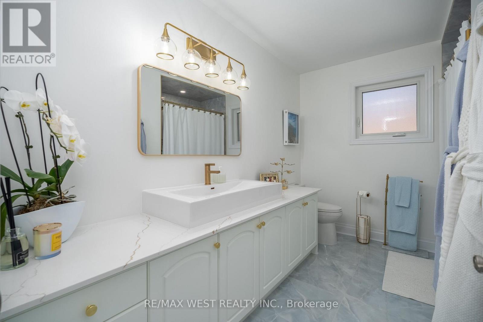 1246 OLD OAK DRIVE - Image 28