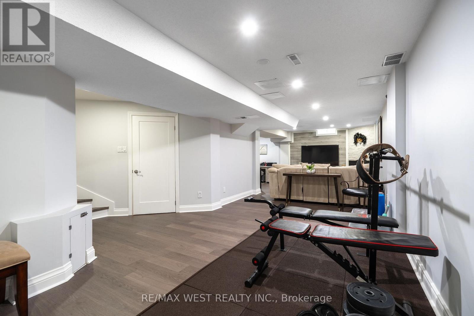1246 OLD OAK DRIVE - Image 30