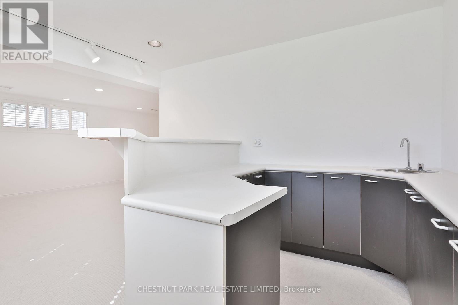 2 Allview Crescent, Toronto, ON photo 27