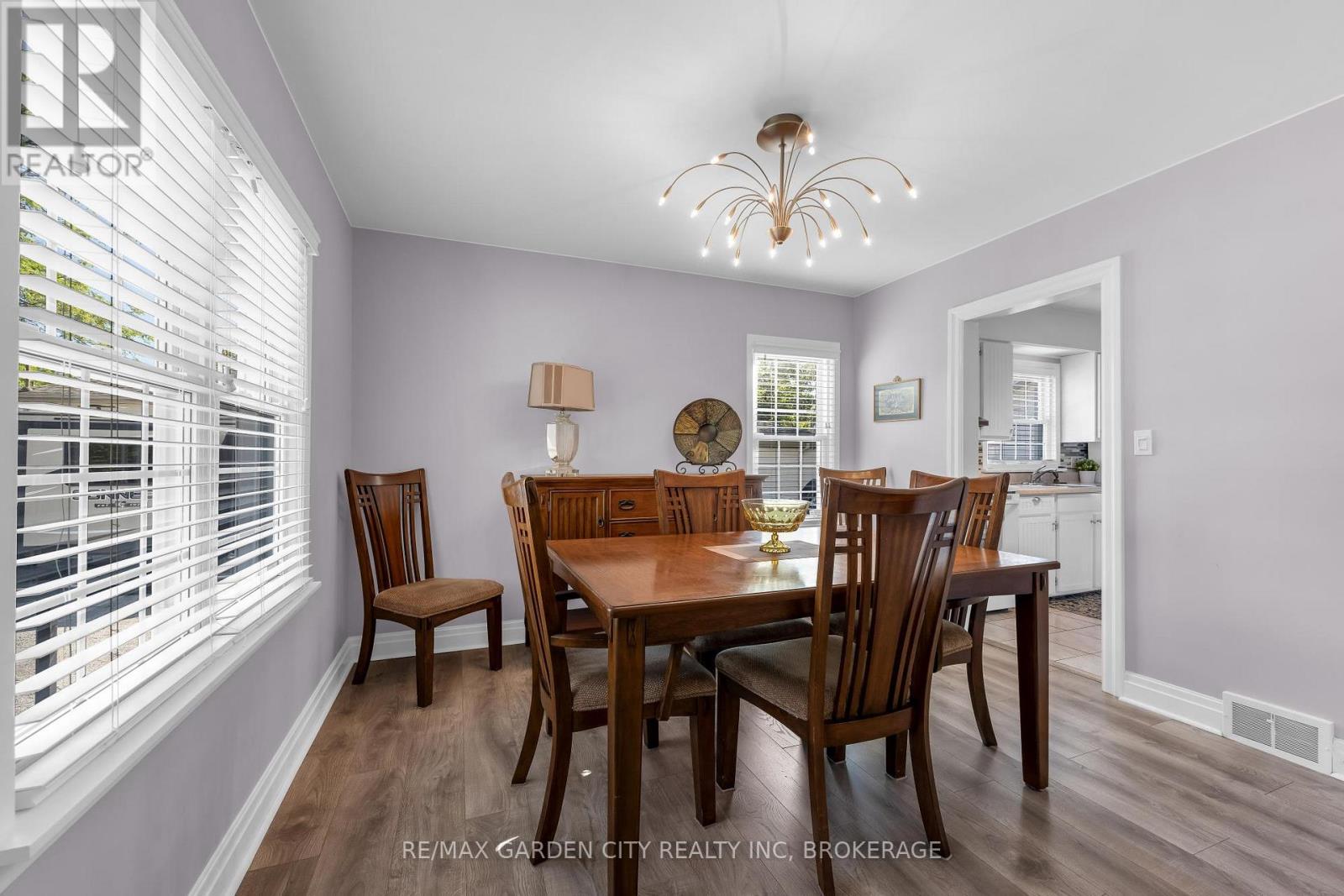 4 MANOR ROAD - 8