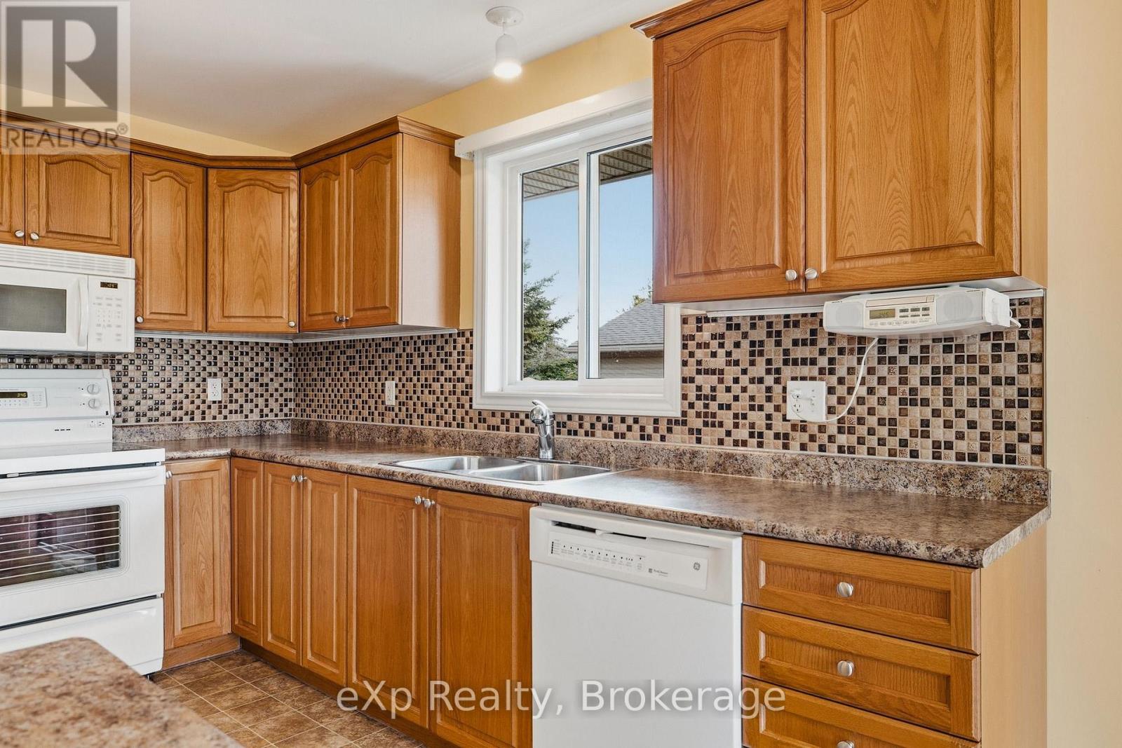 235 KENZIE ROAD - 11