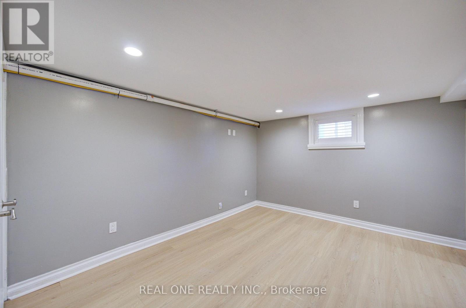1099 KENT AVENUE - Image 42