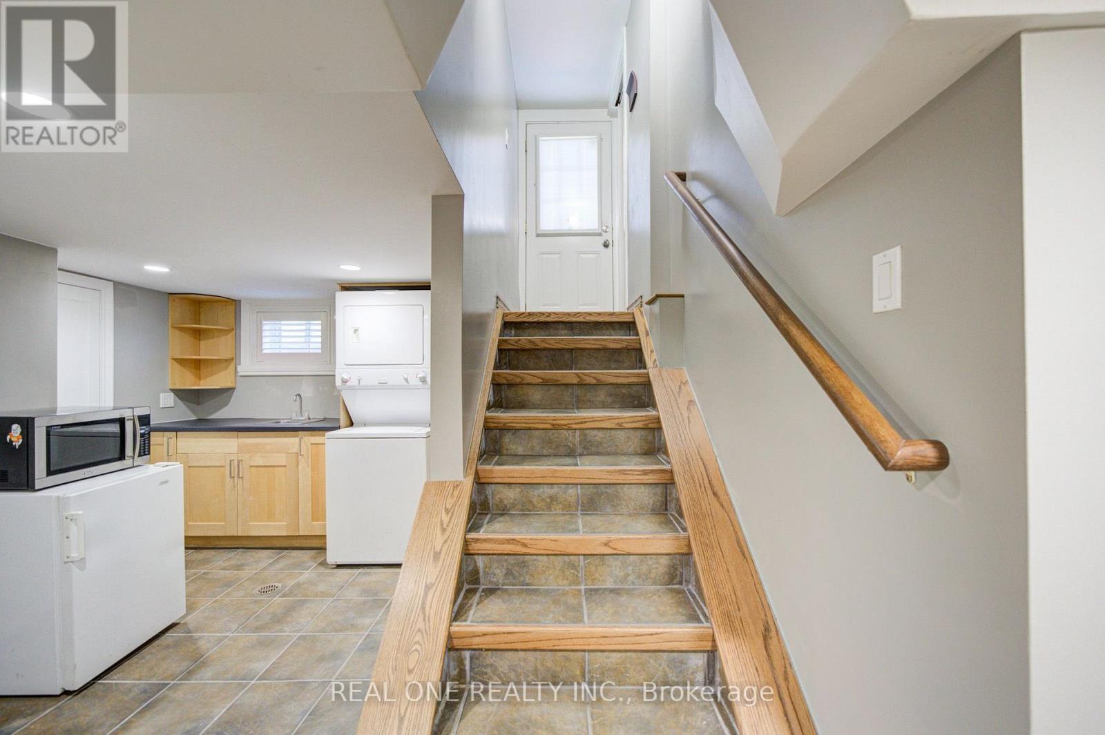 1099 KENT AVENUE - Image 31